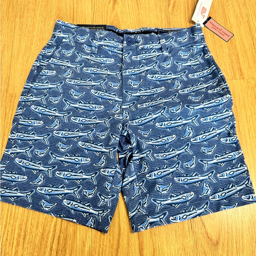 New boys 👦 Vineyard Vines Novelty Shorts 🩳 8”Fish print moonshine size 28 $70